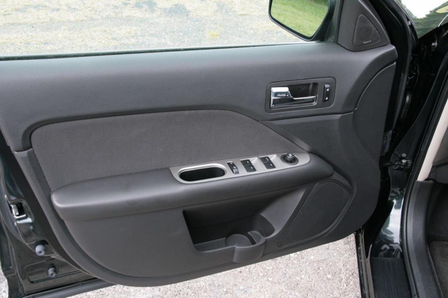  Ford Fusion Hybrid 2010 года  (US) (фото 63 из 111)